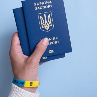 Наскільки зручно вклеїти фото в паспорт в Україні за допомогою спеціалістів